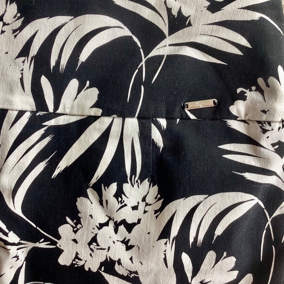 Women's S.C & Co. Black/White Floral tummy Control Pull On Skort/Skirt  S 17” - Picture 11 of 12